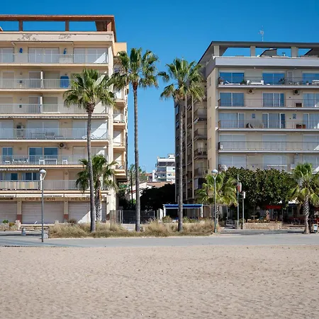 Apartment At059 Reformed & Views, Airco, Wifi *